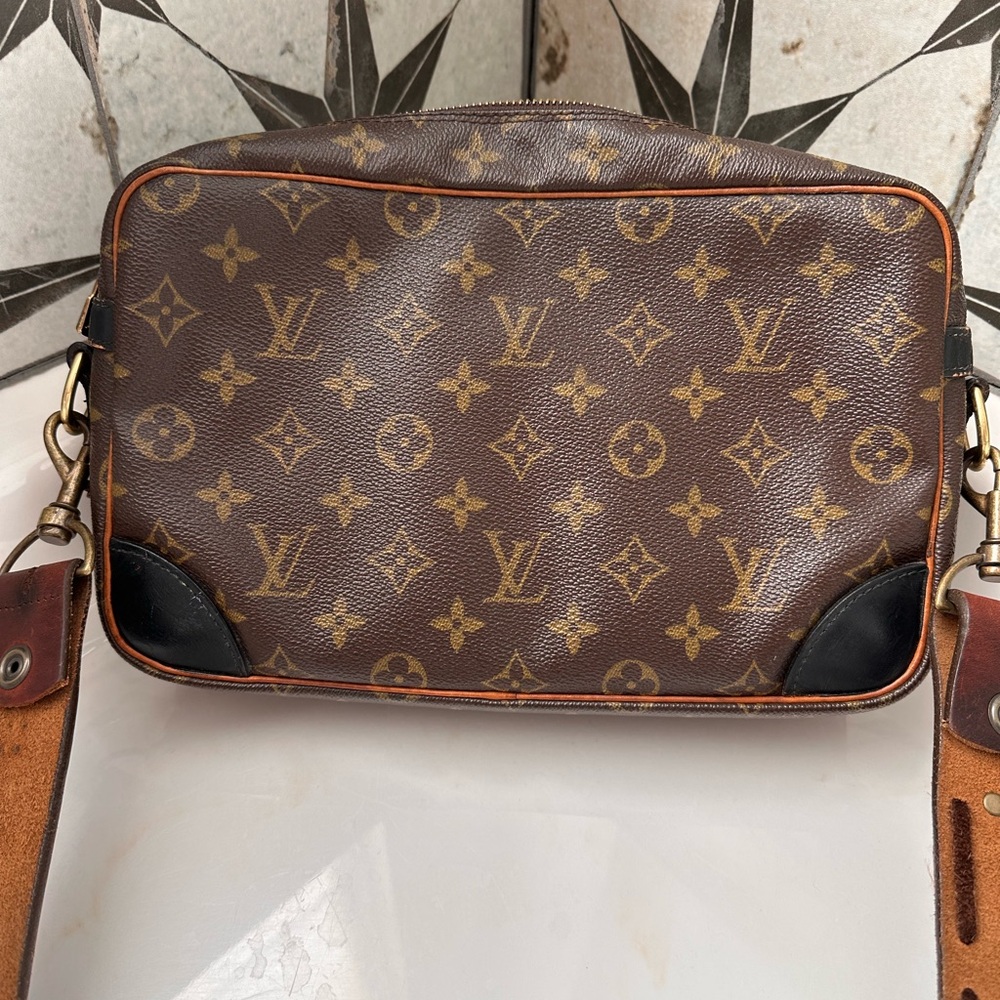 Louis Vuitton Brown Monogram Crossbody Bag - Picture 4 of 16